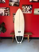Astro Pop | 5'7" x 16 3/4" x  1 3/4" - L |  x 4 | PU | Used Board | HI | ID:826702