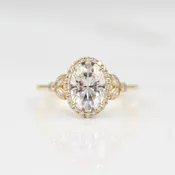 The Cate Ring (Oval) in Yellow Gold with 2ct Moissanite